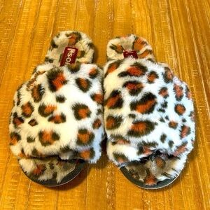 Sorel Slippers well worn but still in great condition Size 9